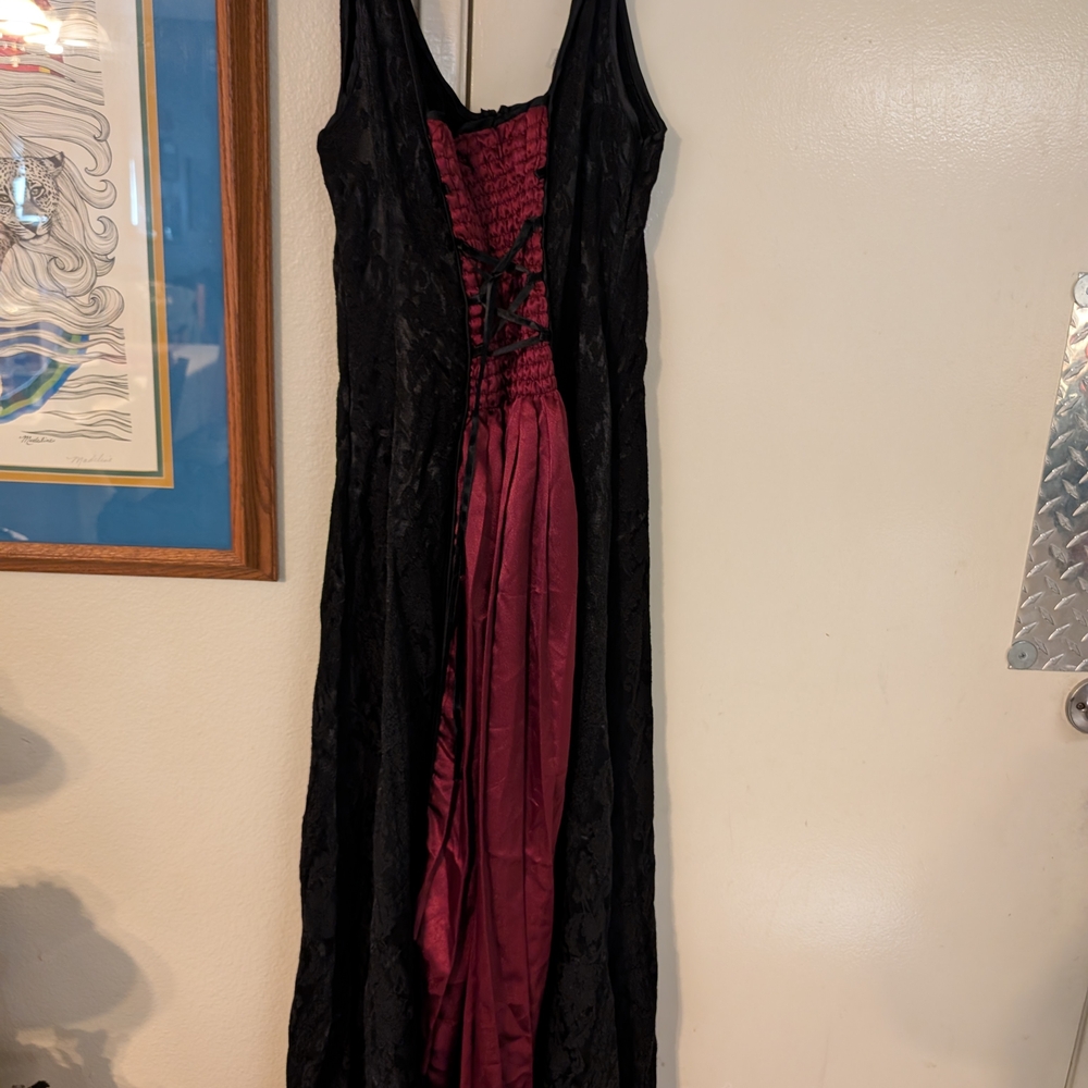 Elegant Black and Red Lace Dress